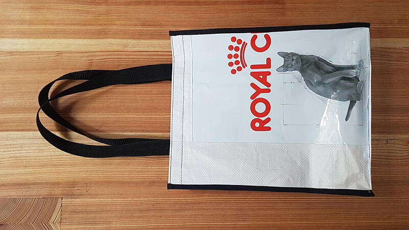 Použití produktu Recy taška kočkopes – velká (40 × 50 × 10 cm)